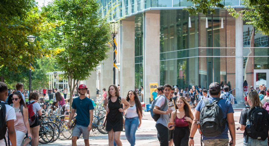 Students in Shafer Court